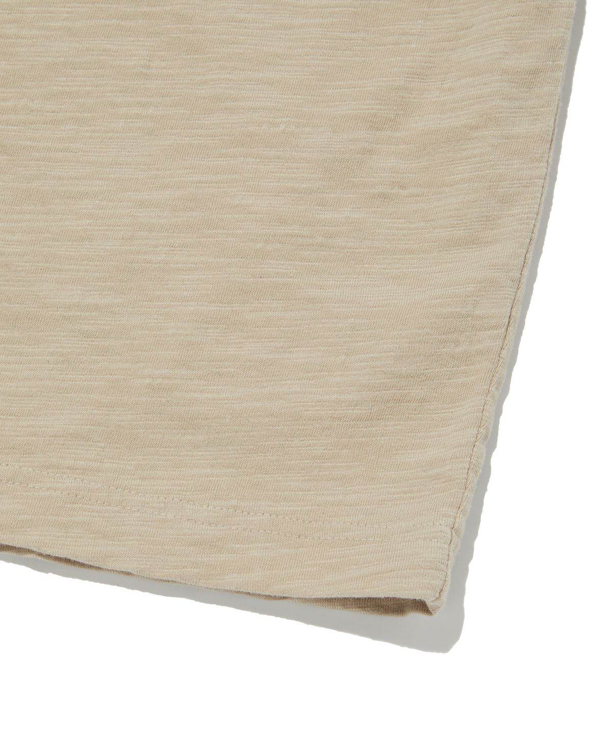 스웨이드(SUADE) TEXTURED POCKET TEE [BEIGE]