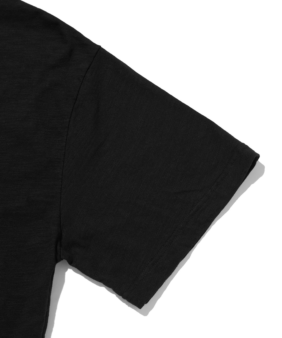 스웨이드(SUADE) TEXTURED POCKET TEE [BLACK]