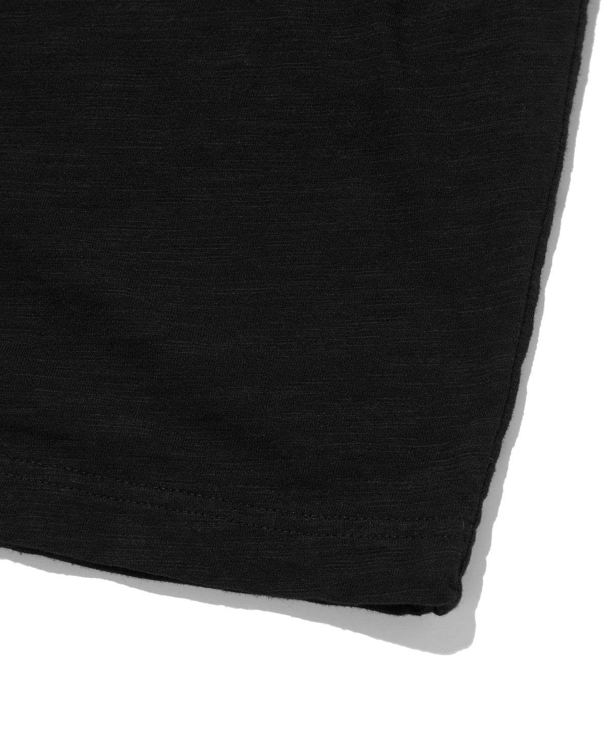 스웨이드(SUADE) TEXTURED POCKET TEE [BLACK]