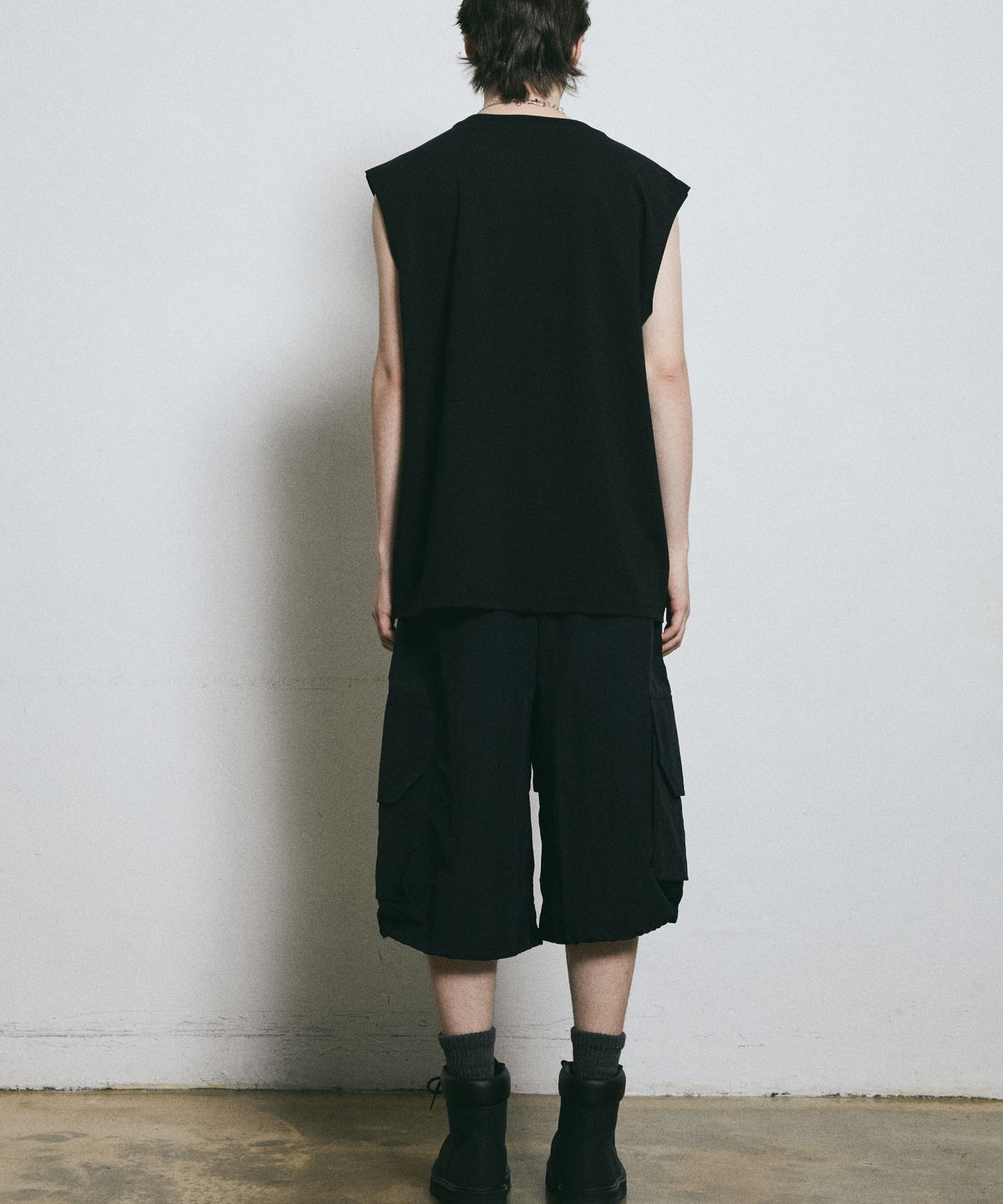 벙커버스터(BUNKERBUSTER) 크랙 넘버 슬리브리스 MQ7TU437_BLACK