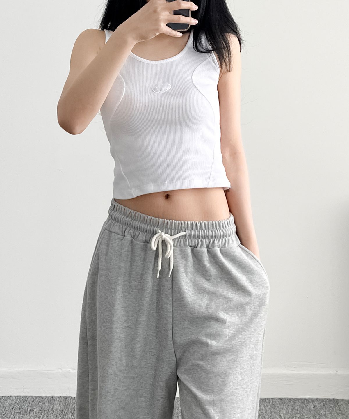 플루피 플루피(FLUFFYFLUFFY) S절개 골지 슬림 슬리브리스 티셔츠_화이트