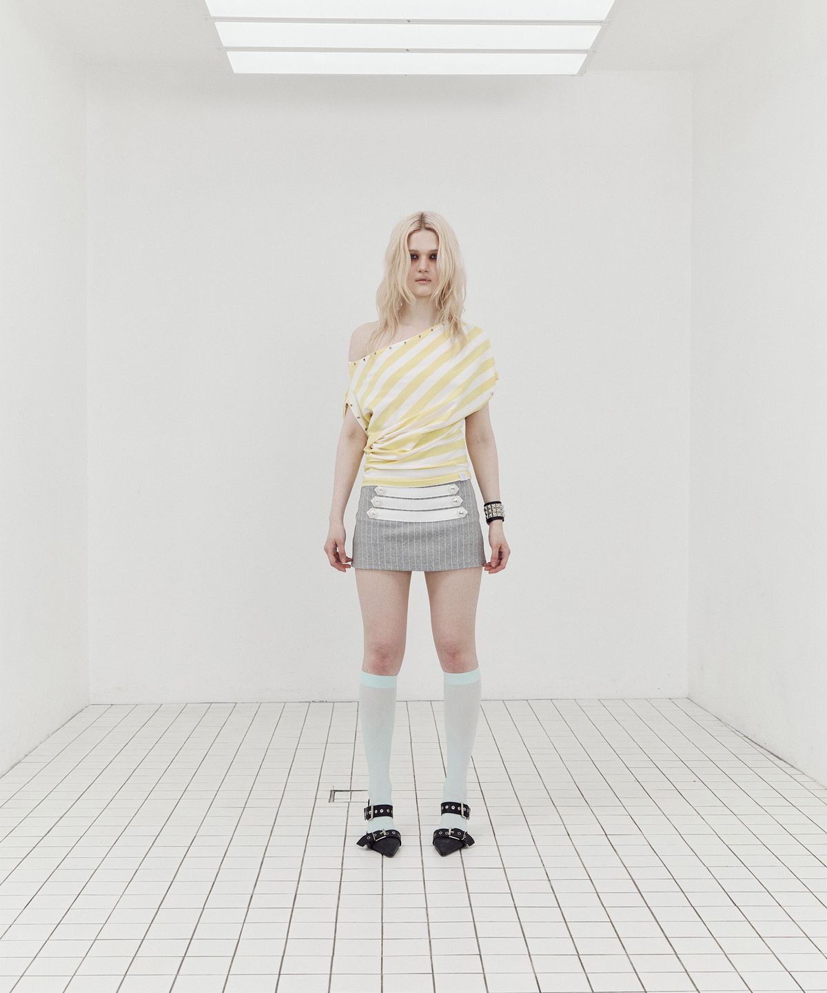 셋업이엑스이(SETUP-EXE) STRIPE NAPOLEON SKIRT PANTS / GRAY