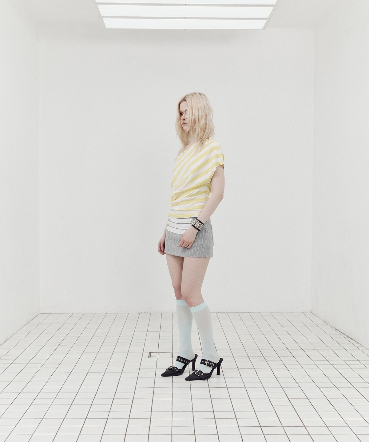 셋업이엑스이(SETUP-EXE) STRIPE NAPOLEON SKIRT PANTS / GRAY