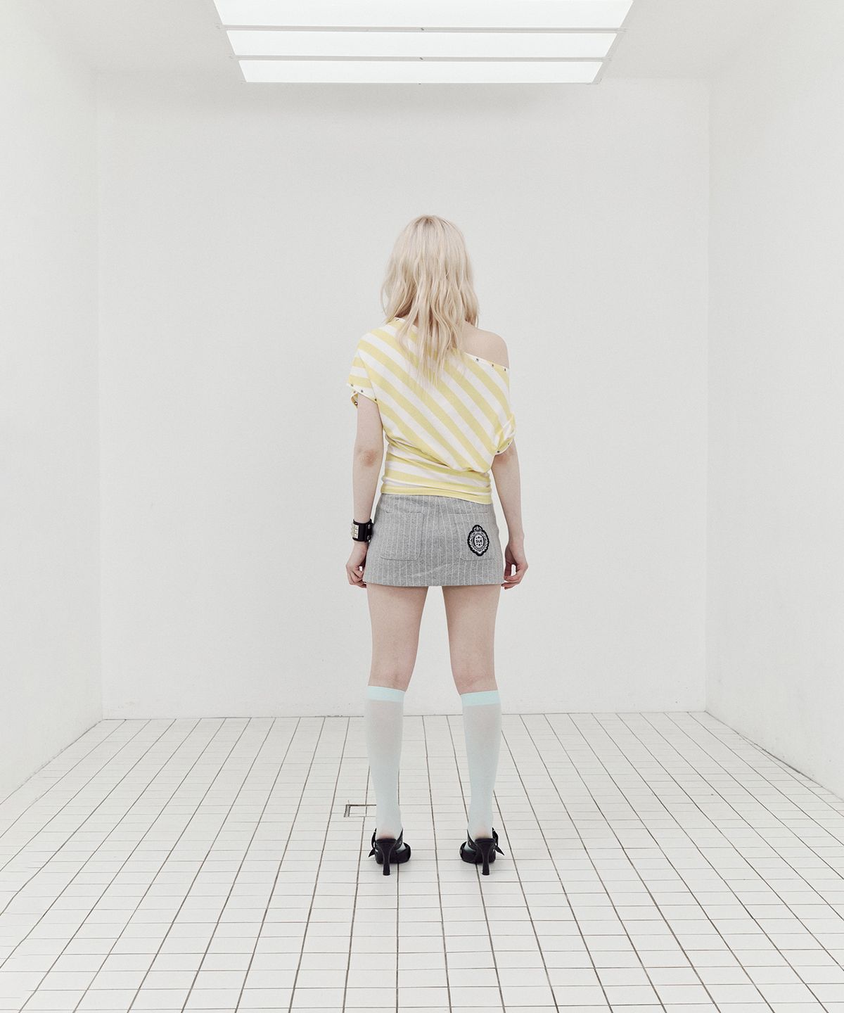 셋업이엑스이(SETUP-EXE) STRIPE NAPOLEON SKIRT PANTS / GRAY
