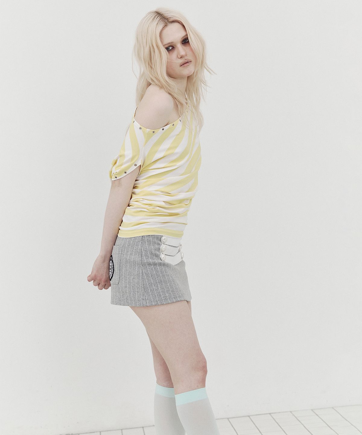 셋업이엑스이(SETUP-EXE) STRIPE NAPOLEON SKIRT PANTS / GRAY