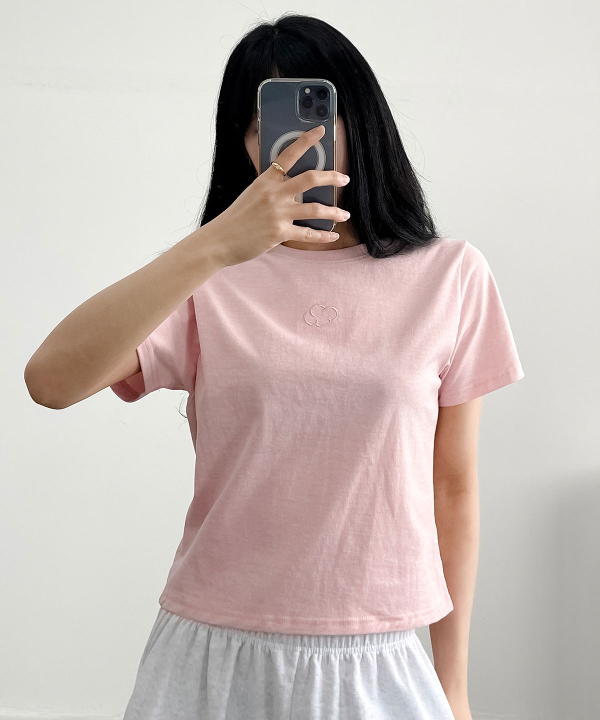 플루피 플루피(FLUFFYFLUFFY) 피그먼트 로고 세미크롭 티셔츠_스트로베리 핑크