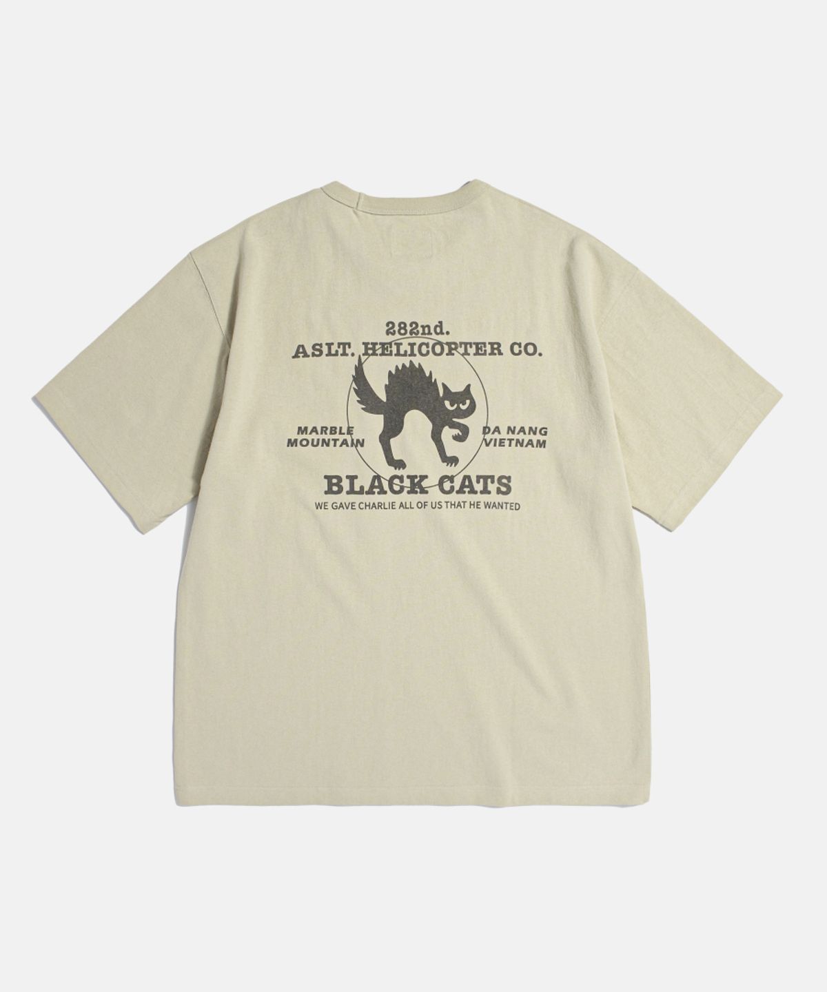 에스피오나지(ESPIONAGE) Black Cats Heavyweight Pocket Tee Sand