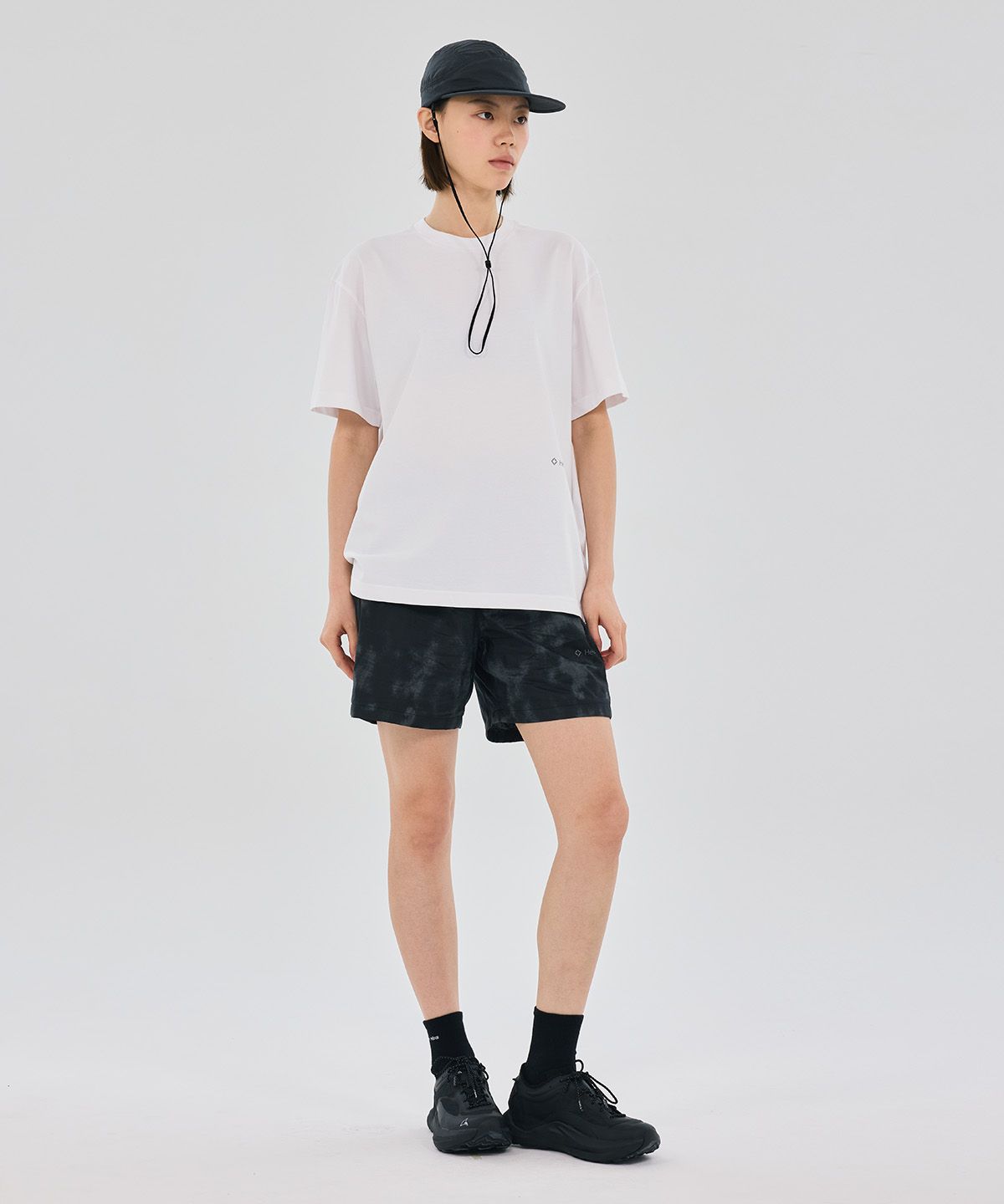 헬리녹스 웨어(HELINOX WEAR) MAGIC HOURS 로고 반팔티셔츠_White