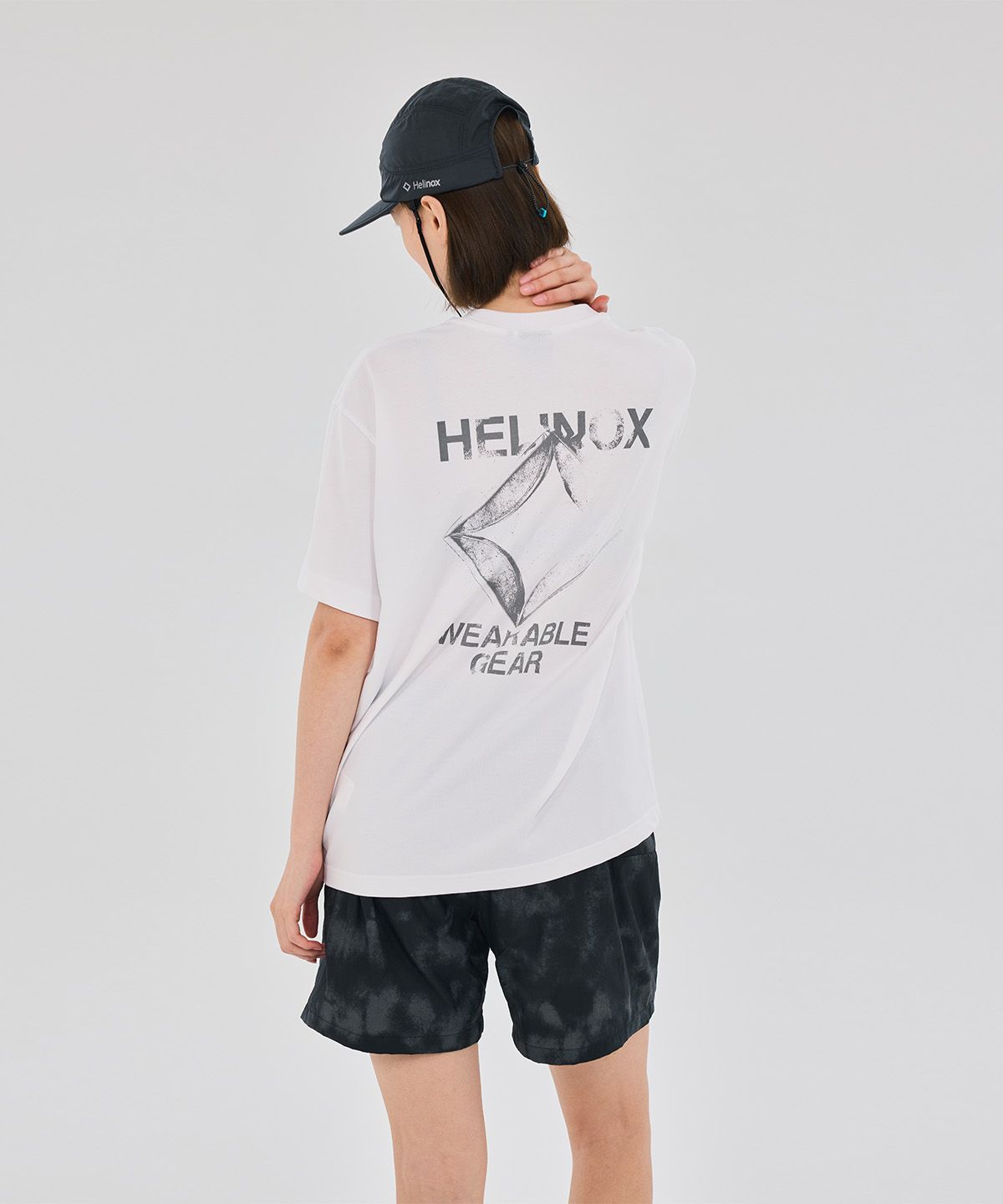 헬리녹스 웨어(HELINOX WEAR) MAGIC HOURS 로고 반팔티셔츠_White