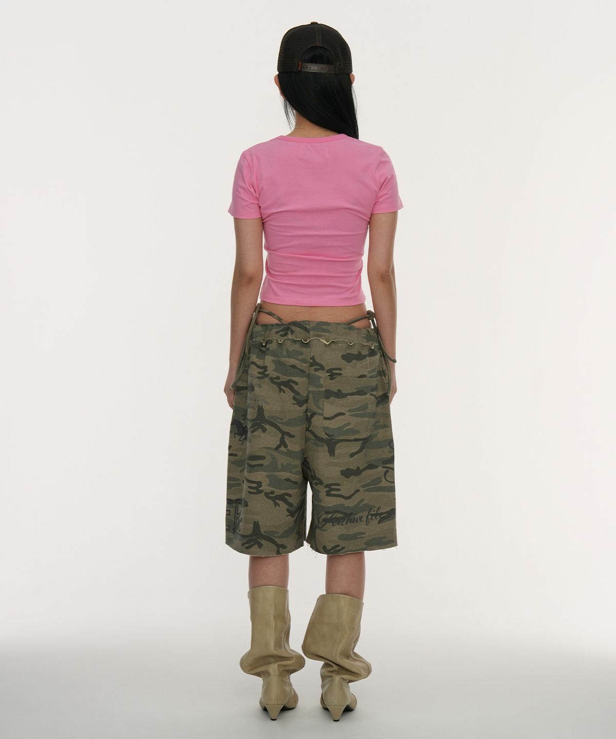 길라아카이브(GILAARCHIVE) STRAP WAIST DOODLE BERMUDA SWEAT SHORTS_CAMO