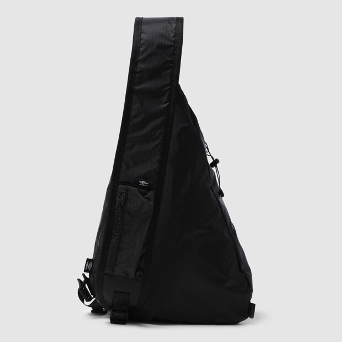 엄브로(UMBRO) 에센셜 플러스 코듀라 슬링백 블랙 UR223SBG66