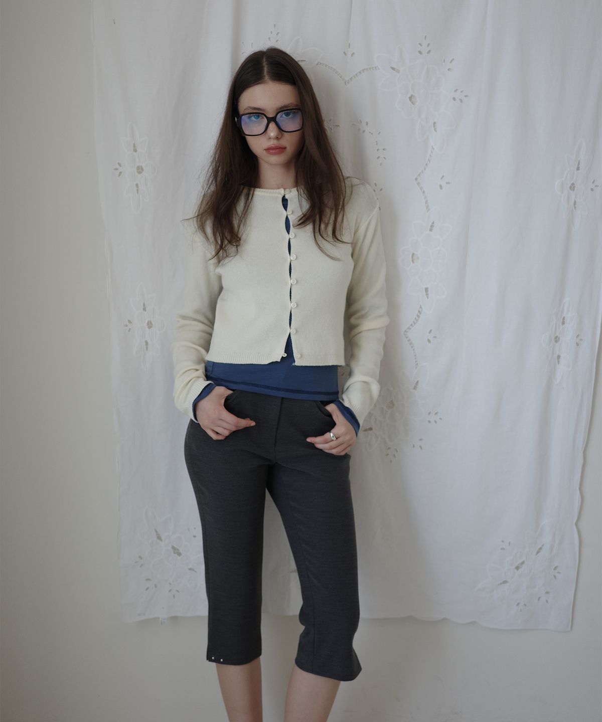 살롱 드 욘(SALON DE YOHN) Studded Capri Pants_ Gray