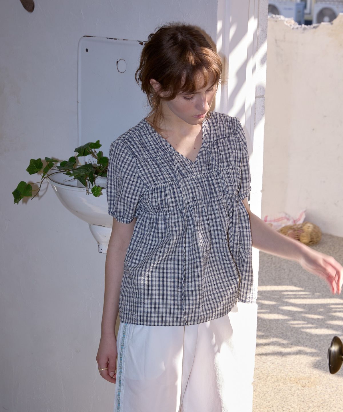 위오이(WIOE) Roe Ribbon Check Blouse_White