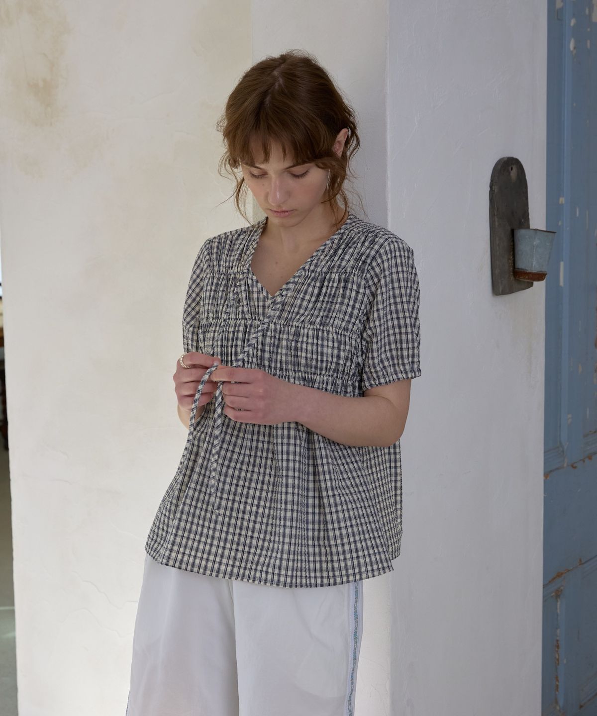 위오이(WIOE) Roe Ribbon Check Blouse_White
