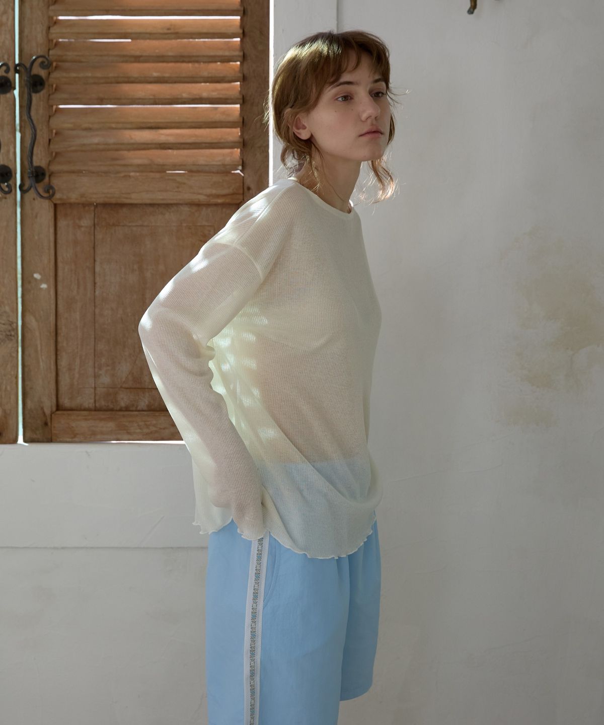 위오이(WIOE) Boat Neck Sheer Top_Ivory