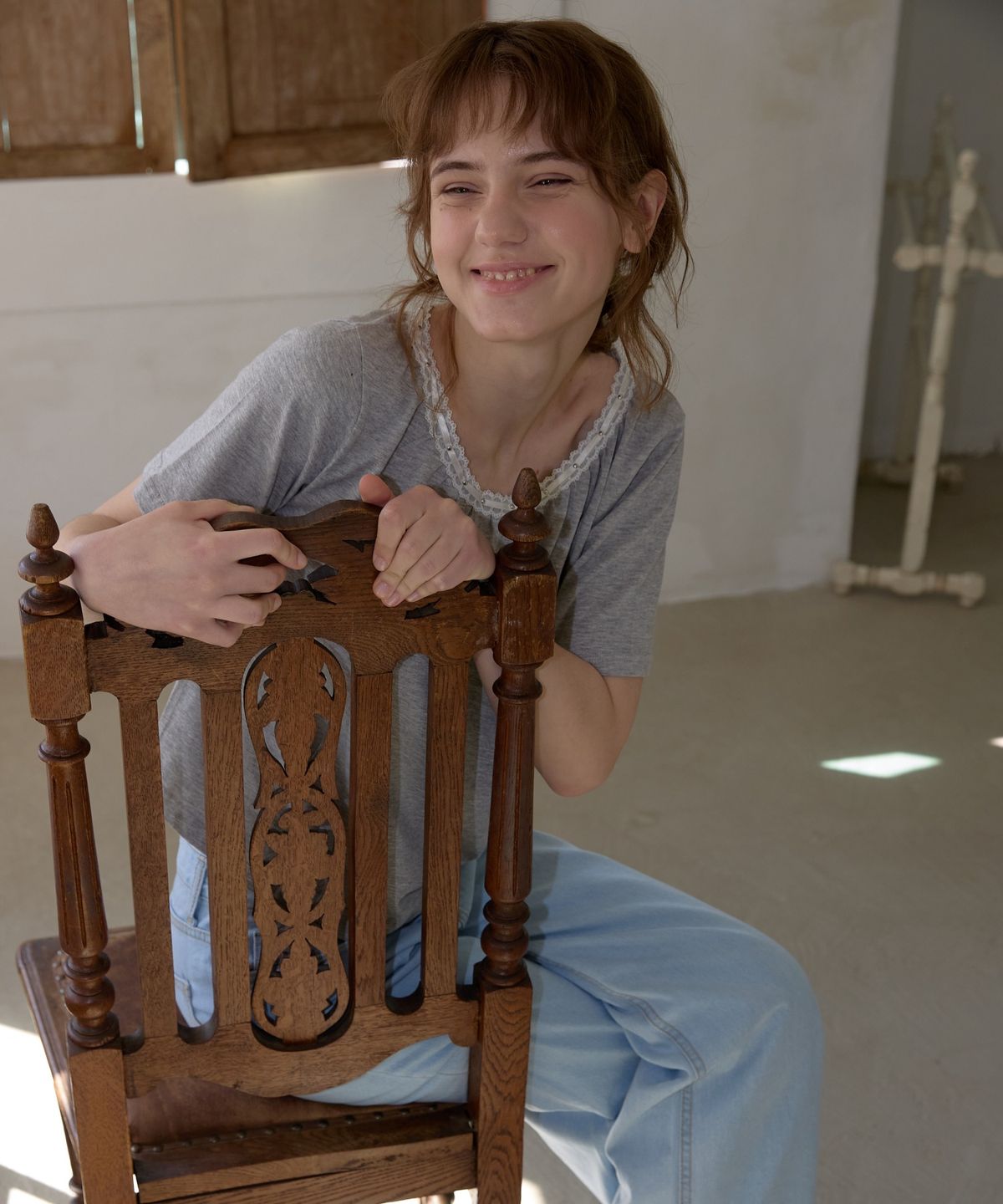위오이(WIOE) Studded Lace Ruched Top_Grey