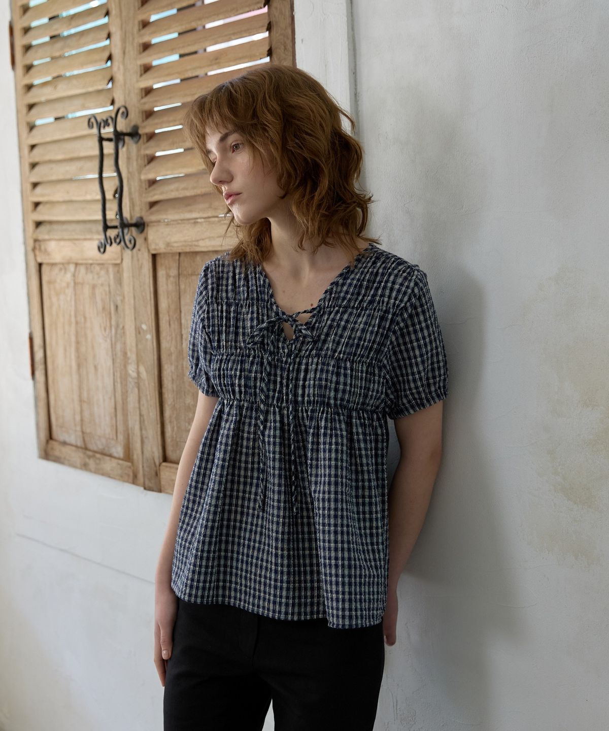 위오이(WIOE) Roe Ribbon Check Blouse_Navy