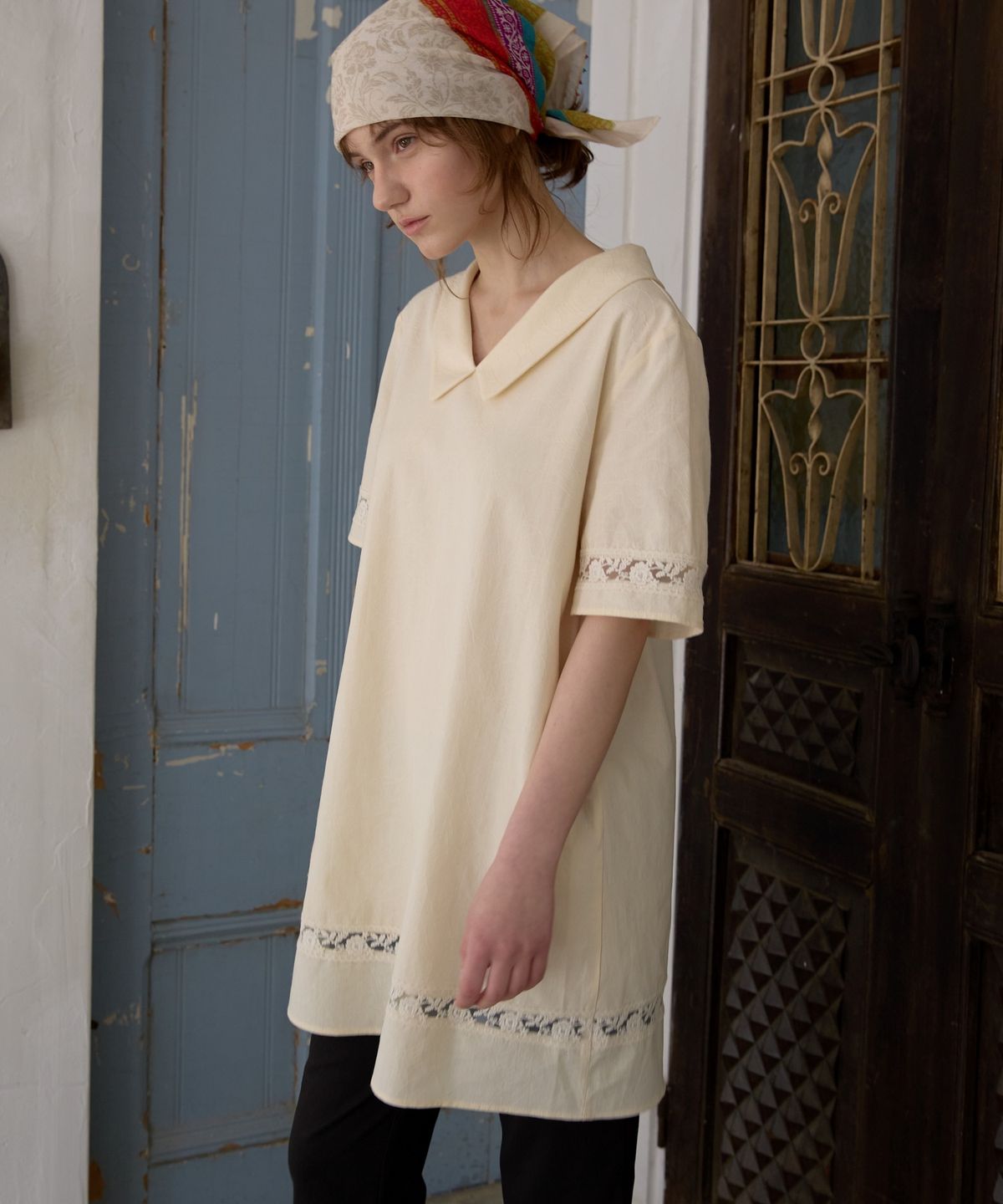 위오이(WIOE) Vintage Lace Hem Mini Dress_Cream