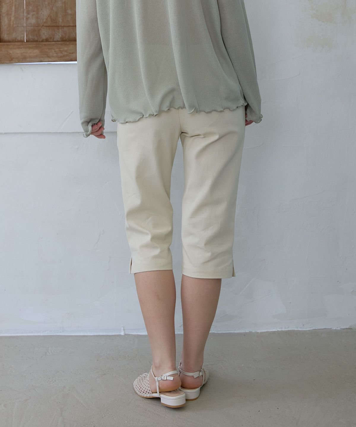위오이(WIOE) Low Rise Capri Pants_Cream
