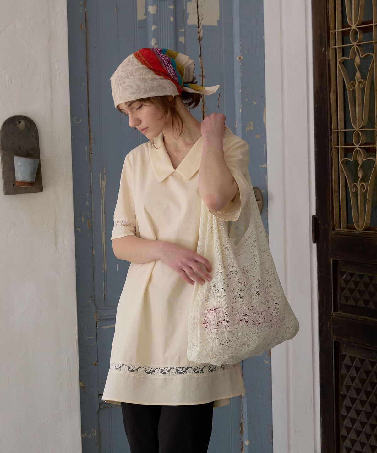 위오이(WIOE) Pleated Lacy Hobo Bag_White