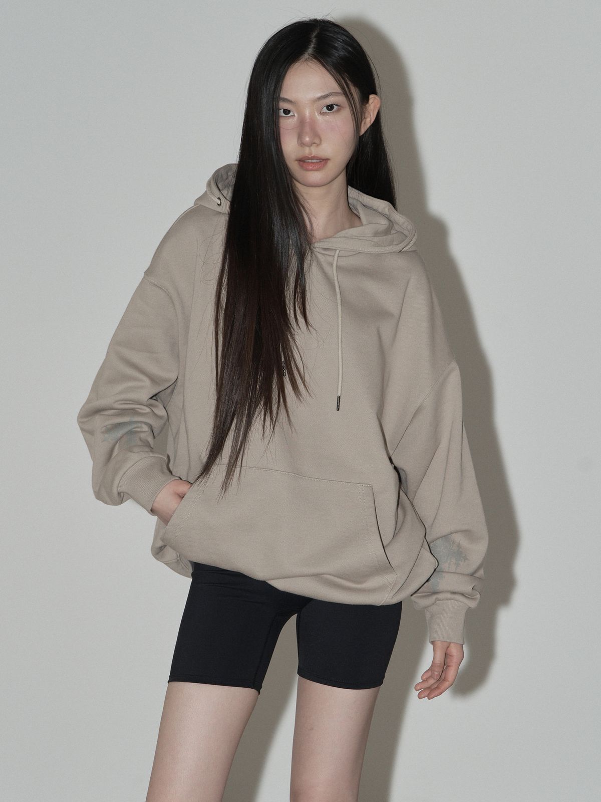 스웨이글로우(SWAYGLOW) 크로스 아일렛 스트링 후디 티셔츠 (BE)