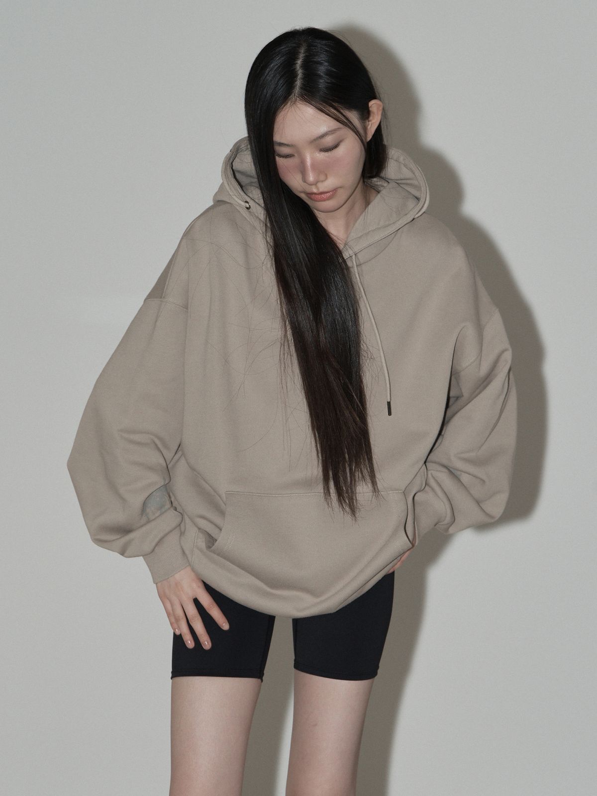 스웨이글로우(SWAYGLOW) 크로스 아일렛 스트링 후디 티셔츠 (BE)