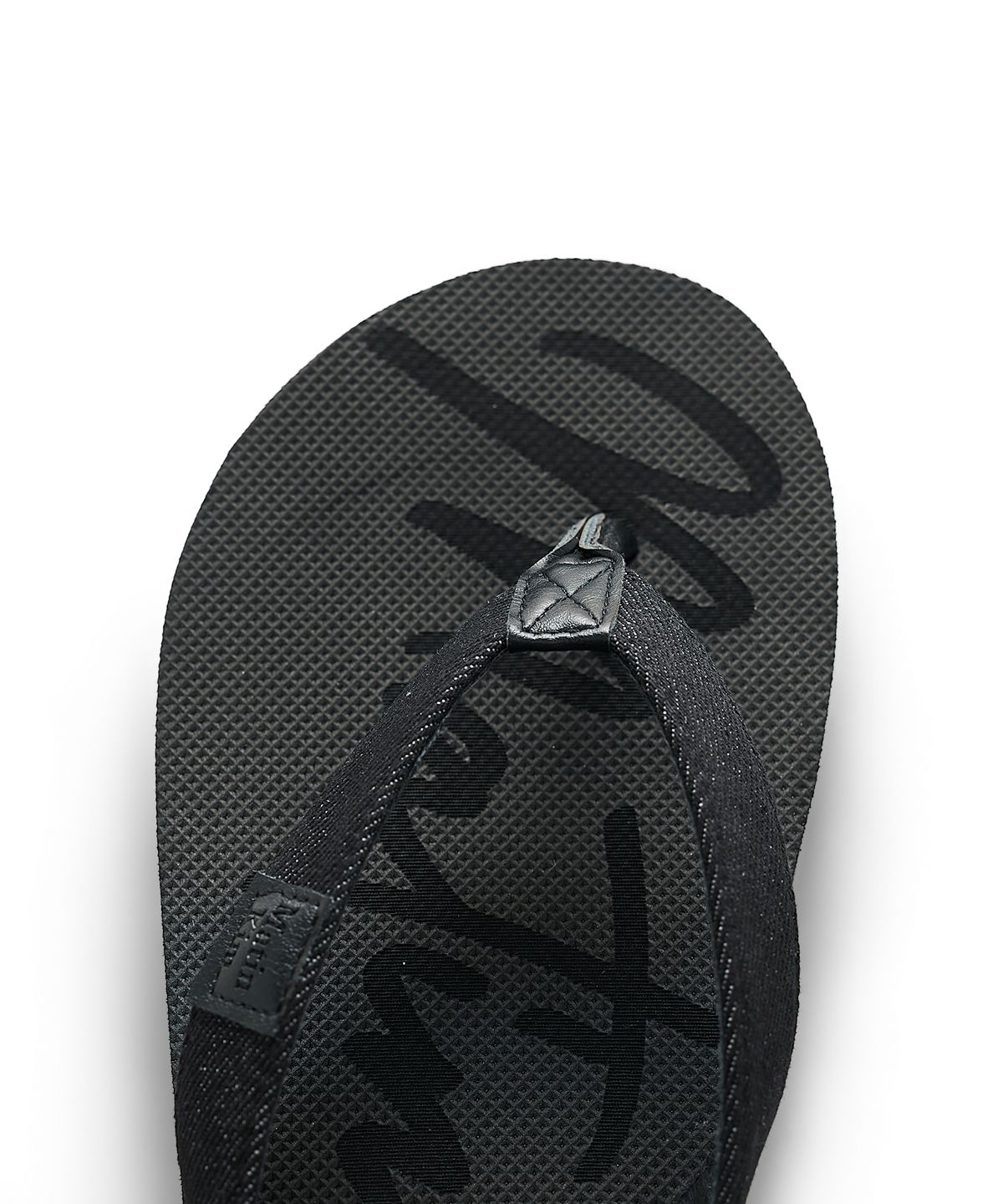 마뗑킴(MATIN KIM) MATIN DENIM LOOP FLIP FLOP IN BLACK