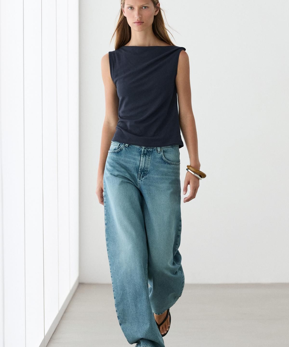 마시모두띠(MASSIMO DUTTI) 아시메트릭 드롭 숄더 탑