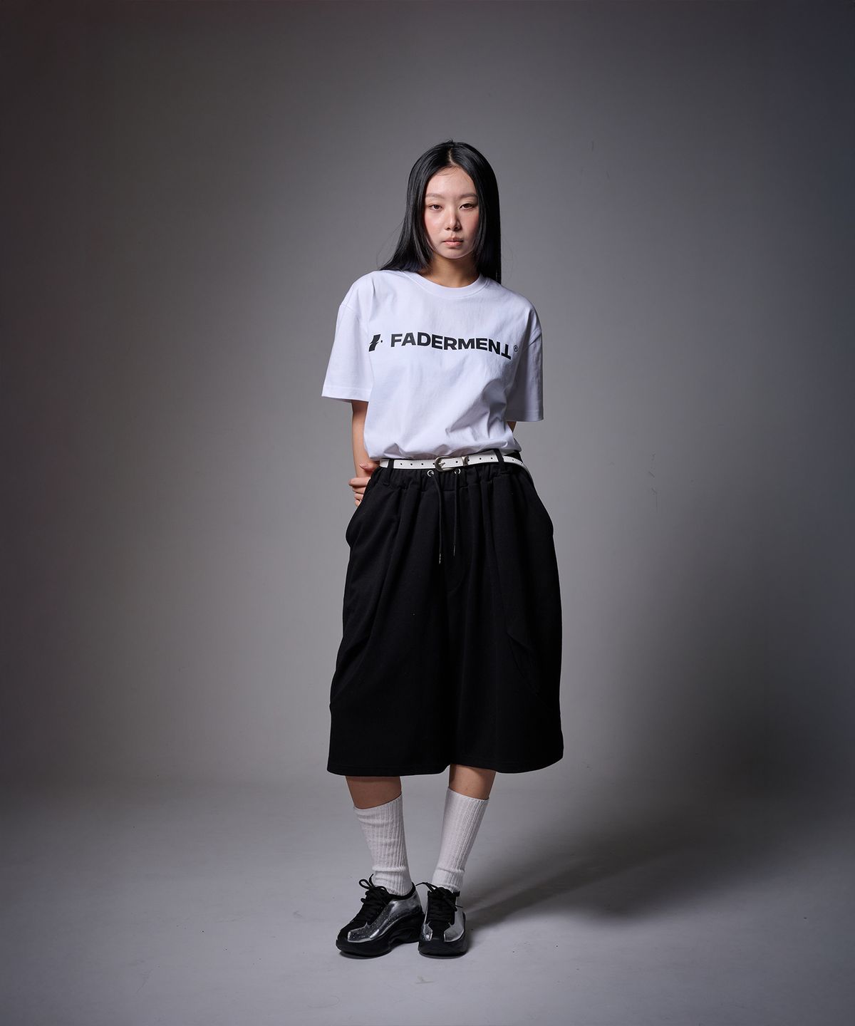 페이더먼트(FADERMENT) 웨이브턱 벨티드 아일렛 버뮤다 스웨트 팬츠(Gray)