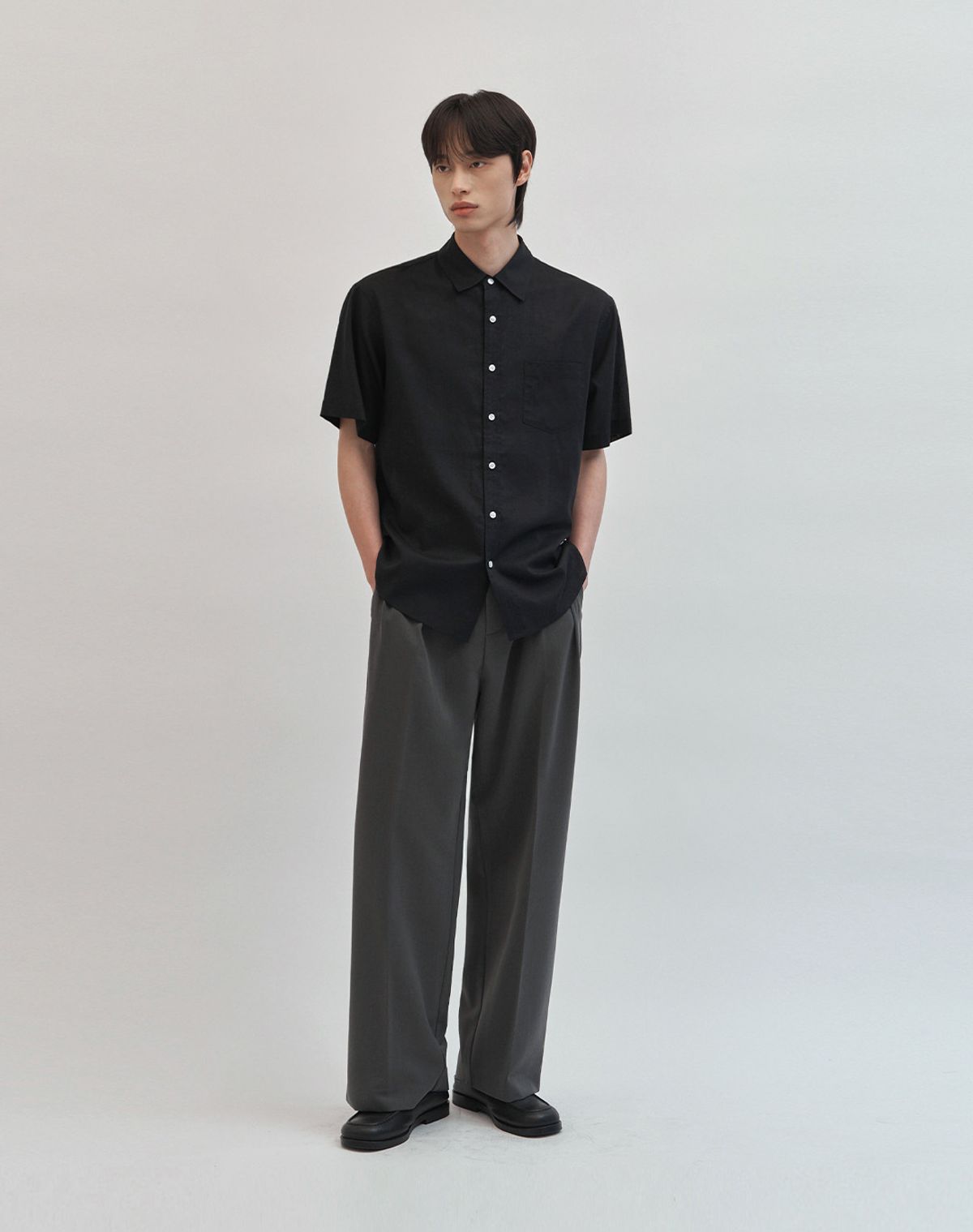워크온바디오프(WORK ON BODY OFF) 클레어 세미 오버핏 린넨 반팔 셔츠 [블랙]