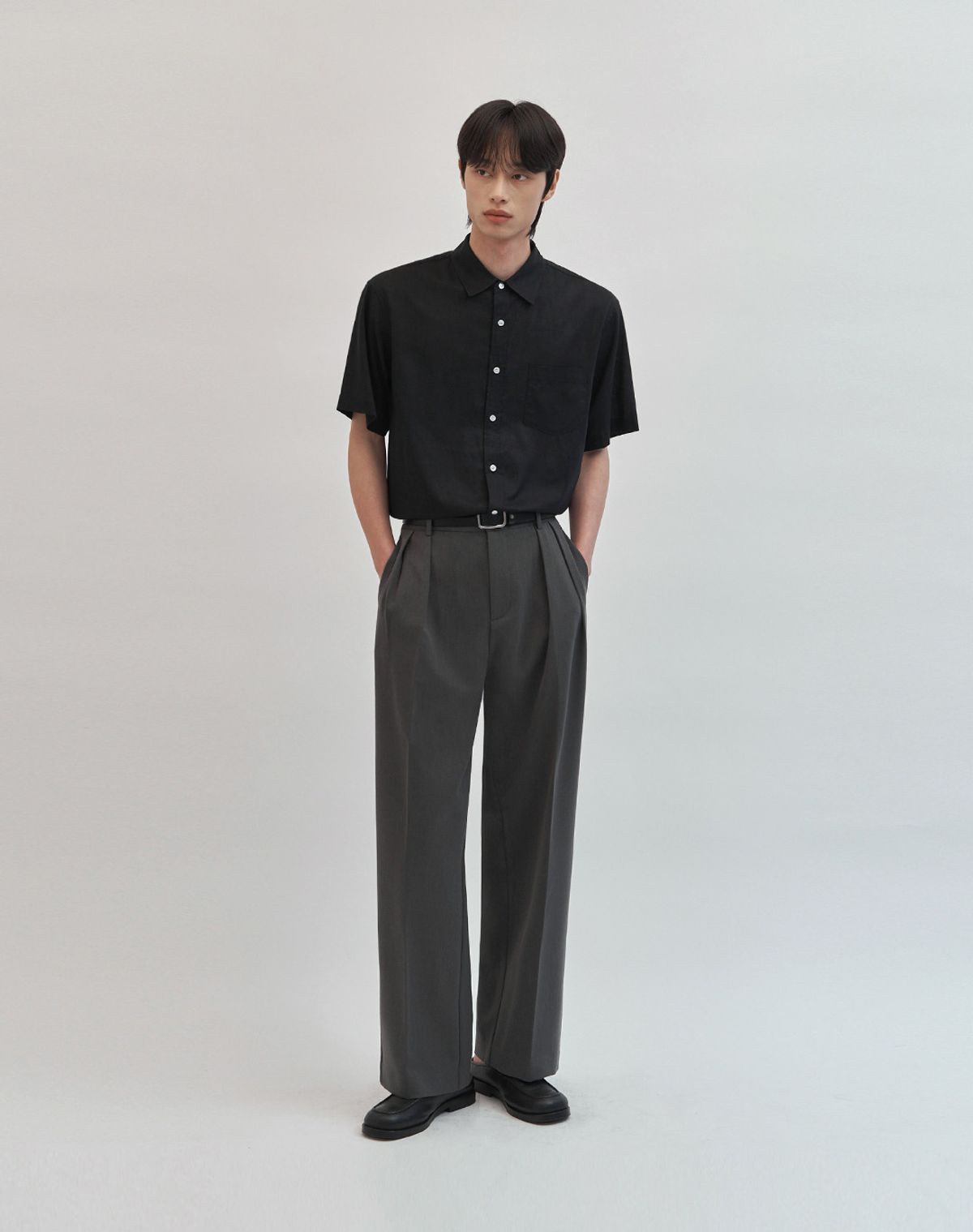 워크온바디오프(WORK ON BODY OFF) 클레어 세미 오버핏 린넨 반팔 셔츠 [블랙]