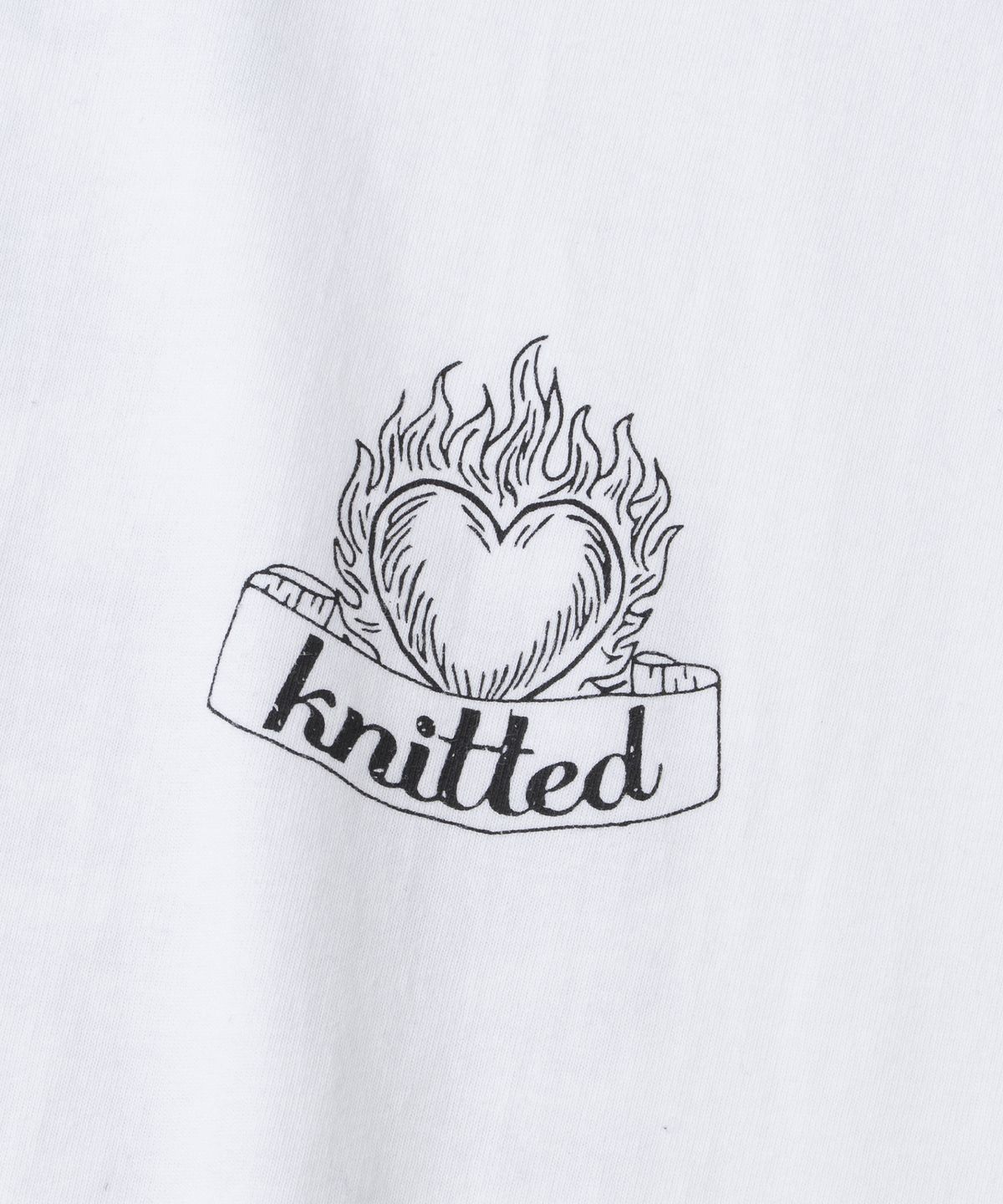 니티드(KNITTED) 헤븐리 버닝 하트 크롭 티셔츠 WHITE