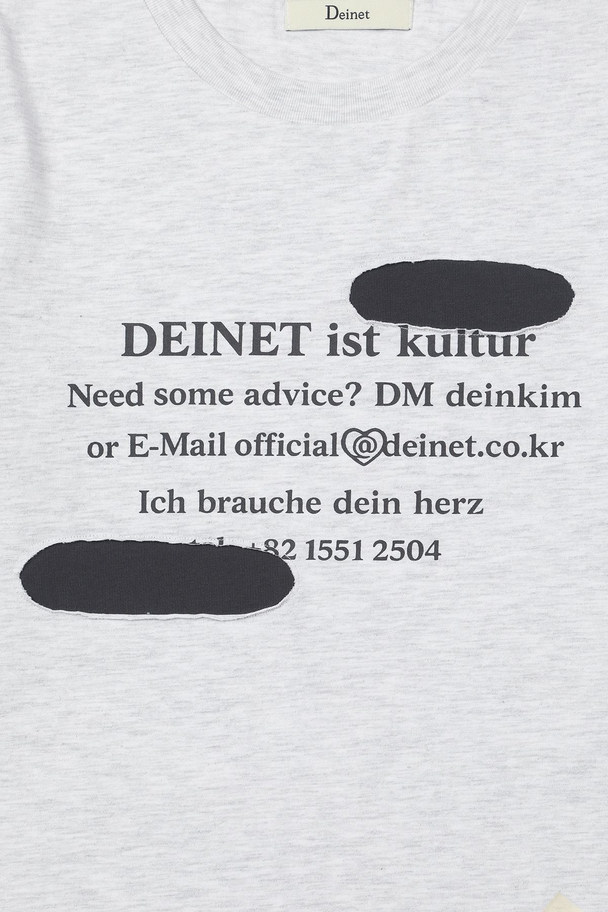 다이닛(DEINET) PATCHED LETTERING T-SHIRT IN MELANGE WHITE