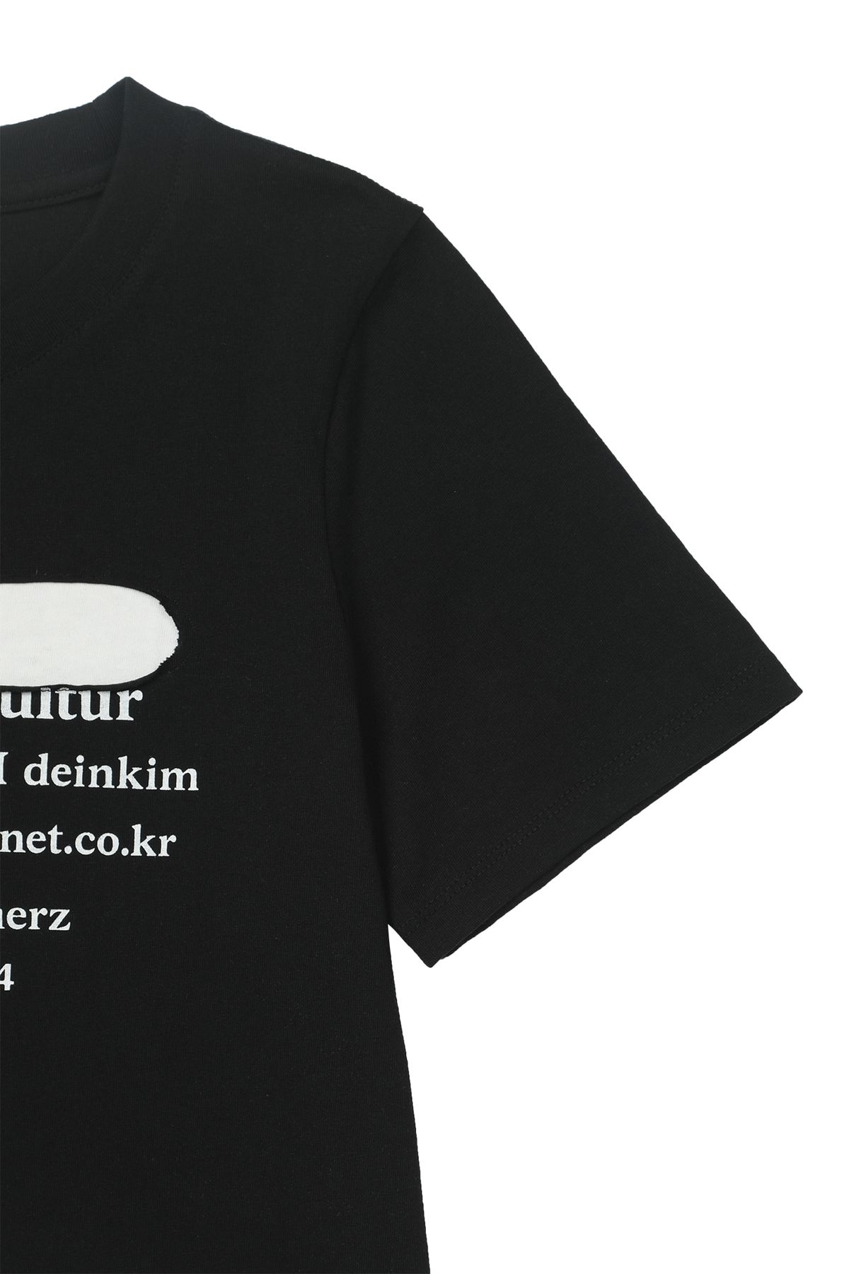 다이닛(DEINET) PATCHED LETTERING T-SHIRT IN BLACK