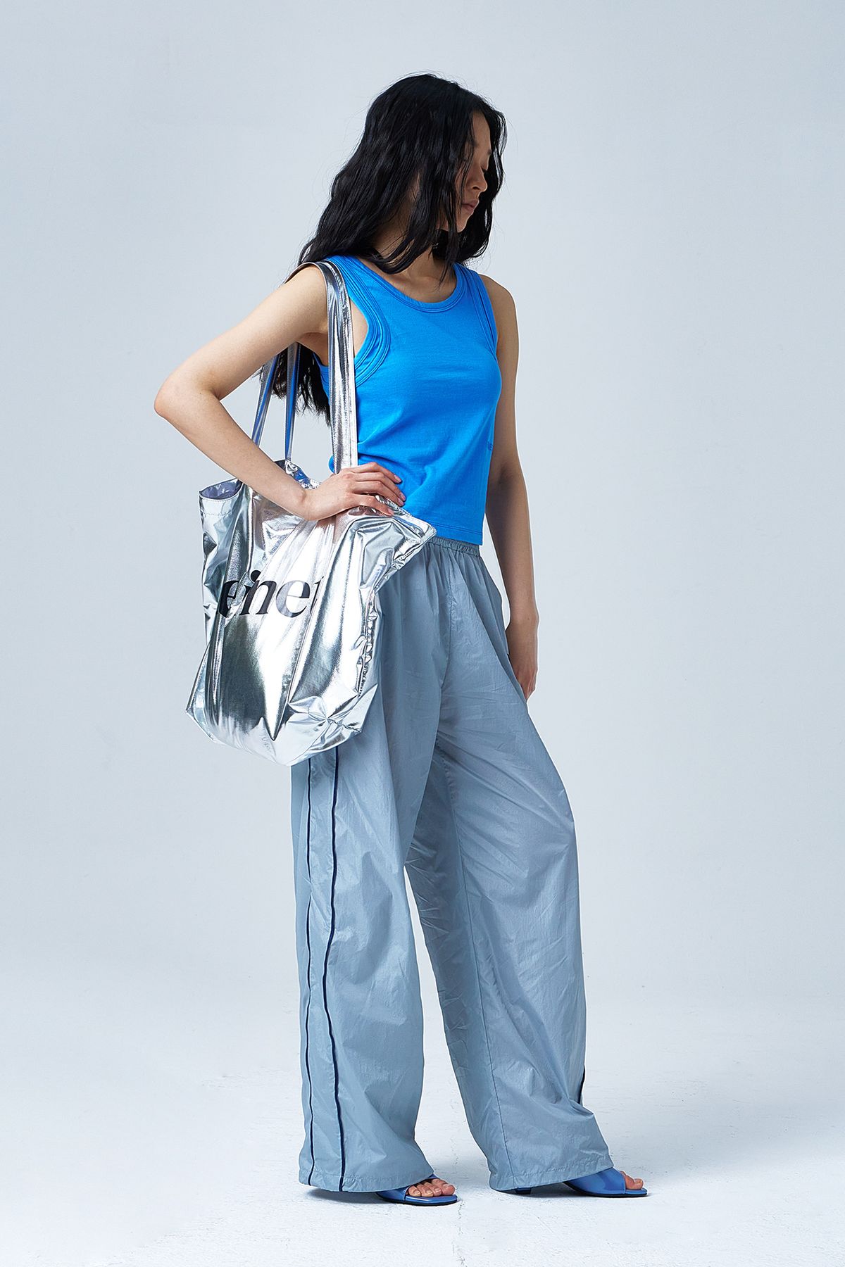 다이닛(DEINET) SOLID NYLON PANTS IN GREY