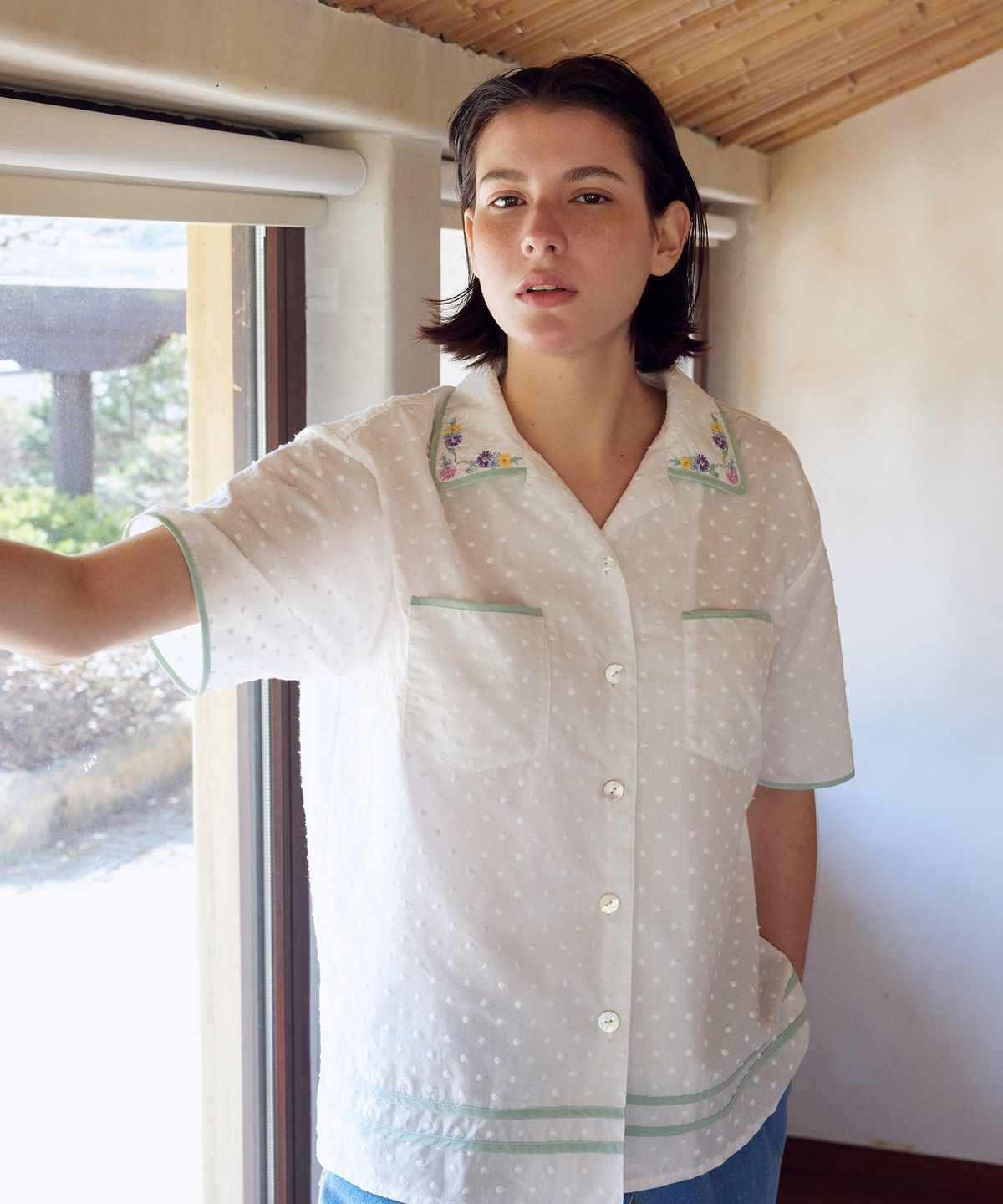 프리터(FRITUR) Daisy Embroidery Collar Shirt White_F262SH05