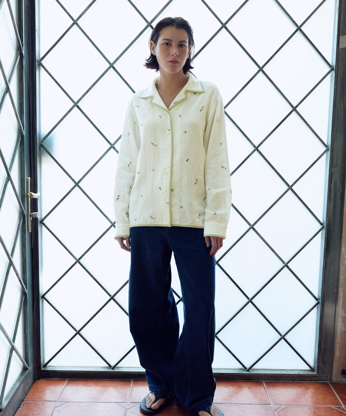 프리터(FRITUR) Bloom Embroidered Shirt White_F262SH03