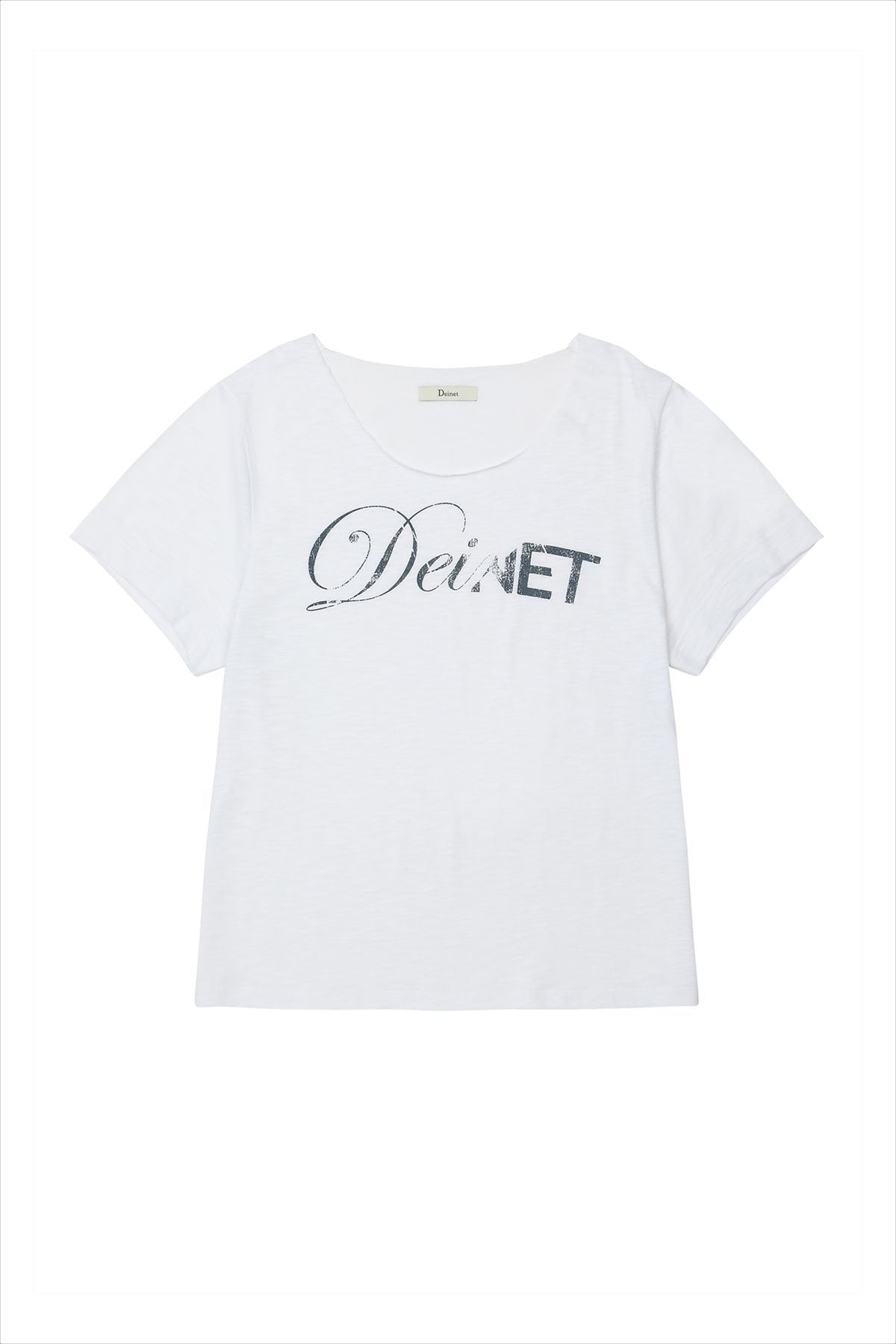 다이닛(DEINET) OFF SHOULDER GRAPHIC T-SHIRT IN WHITE
