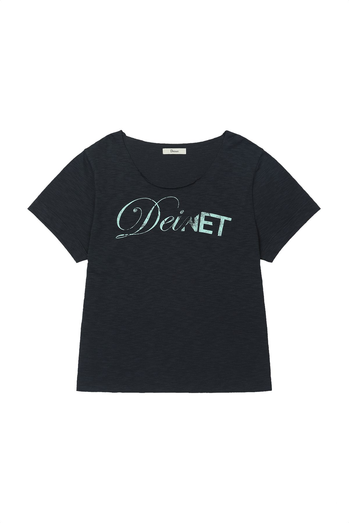 다이닛(DEINET) OFF SHOULDER GRAPHIC T-SHIRT IN NAVY