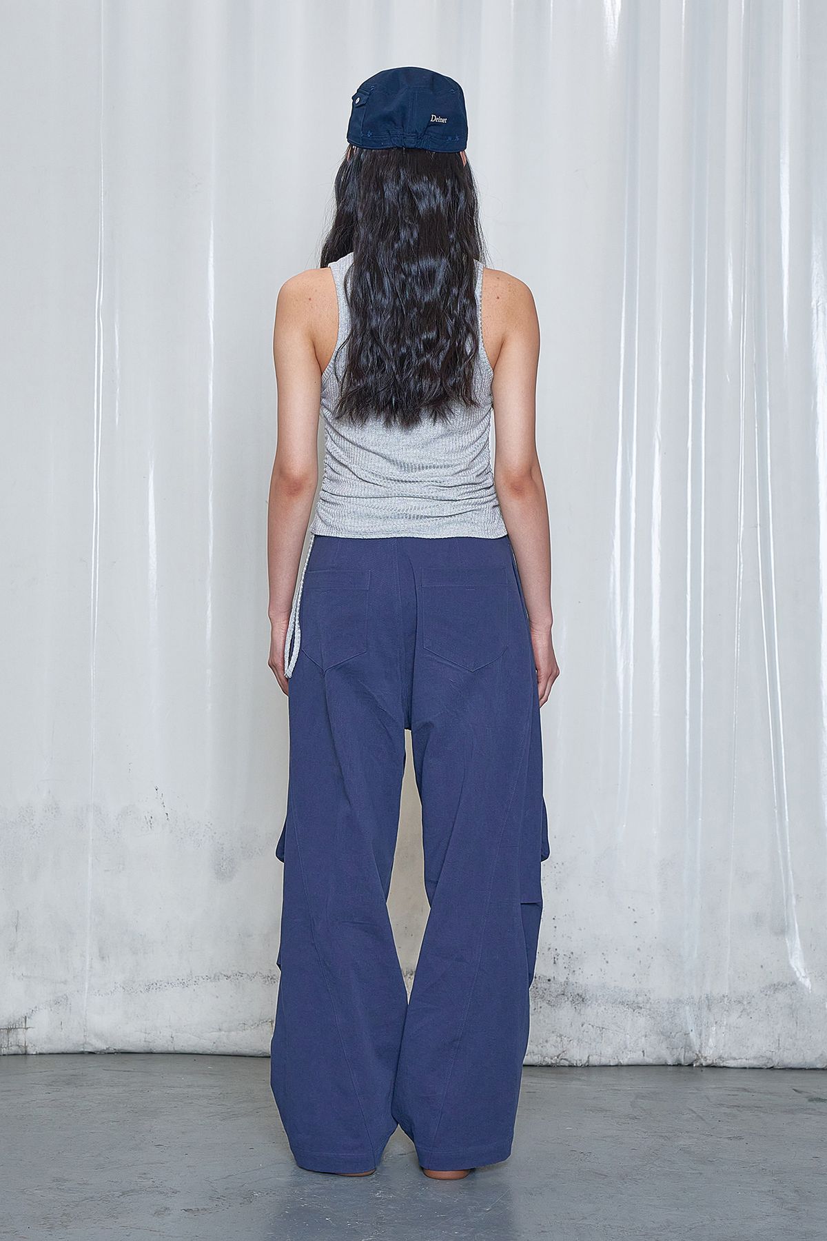 다이닛(DEINET) LOGO SHIRRING SLEEVELESS IN GREY