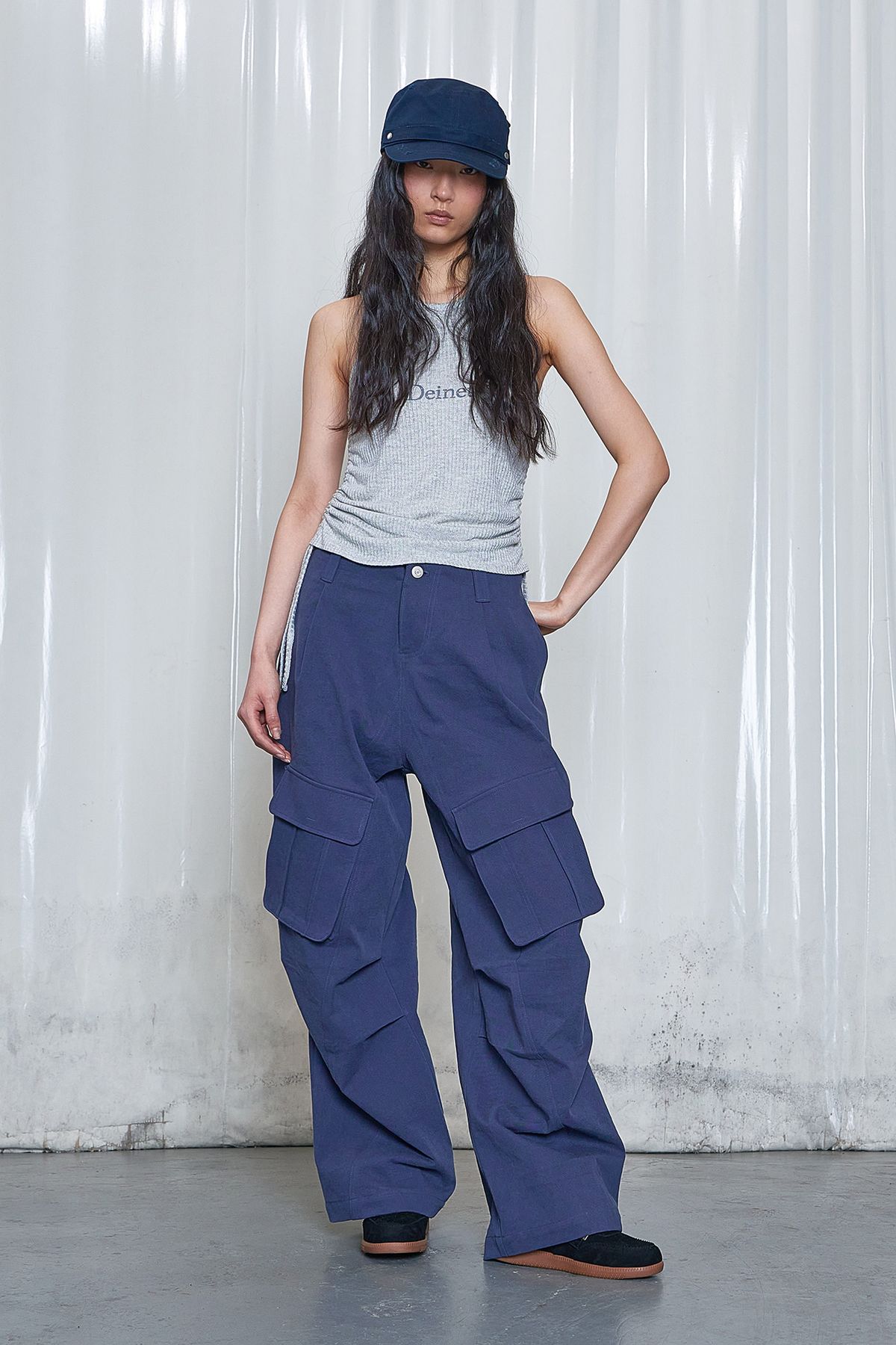 다이닛(DEINET) LOGO SHIRRING SLEEVELESS IN GREY