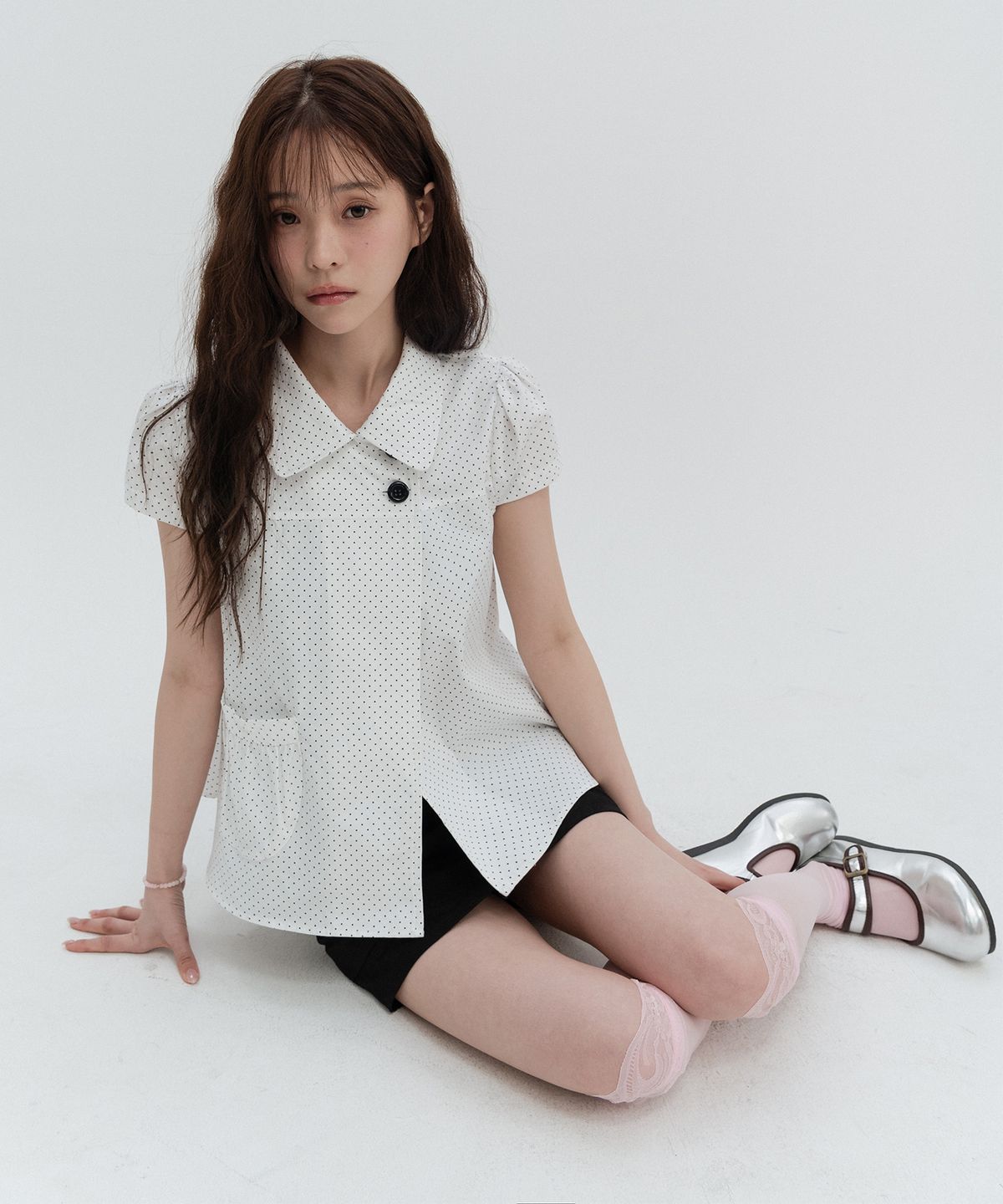 하이스쿨디스코(HIGH SCHOOL DISCO) 도트 버튼 퍼프소매 블라우스_화이트