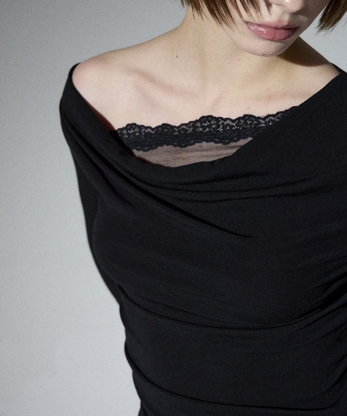 알리에나(ALIENAR) lace drape long sleeve(BK)