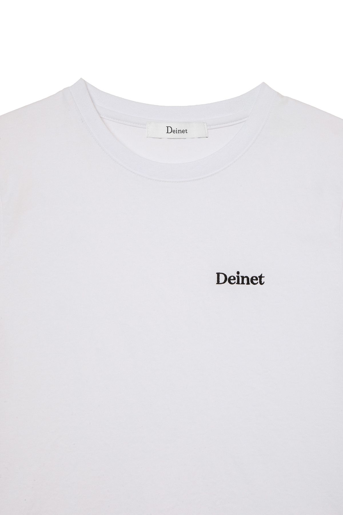 다이닛(DEINET) LOGO EMBROIDERY SLIMSIZED T-SHIRT IN WHITE