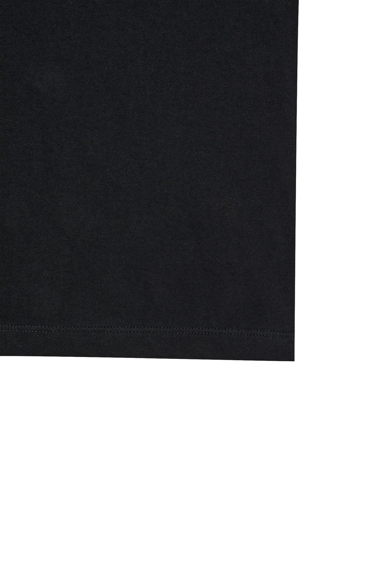 다이닛(DEINET) LOGO EMBROIDERY SLIMSIZED T-SHIRT IN BLACK