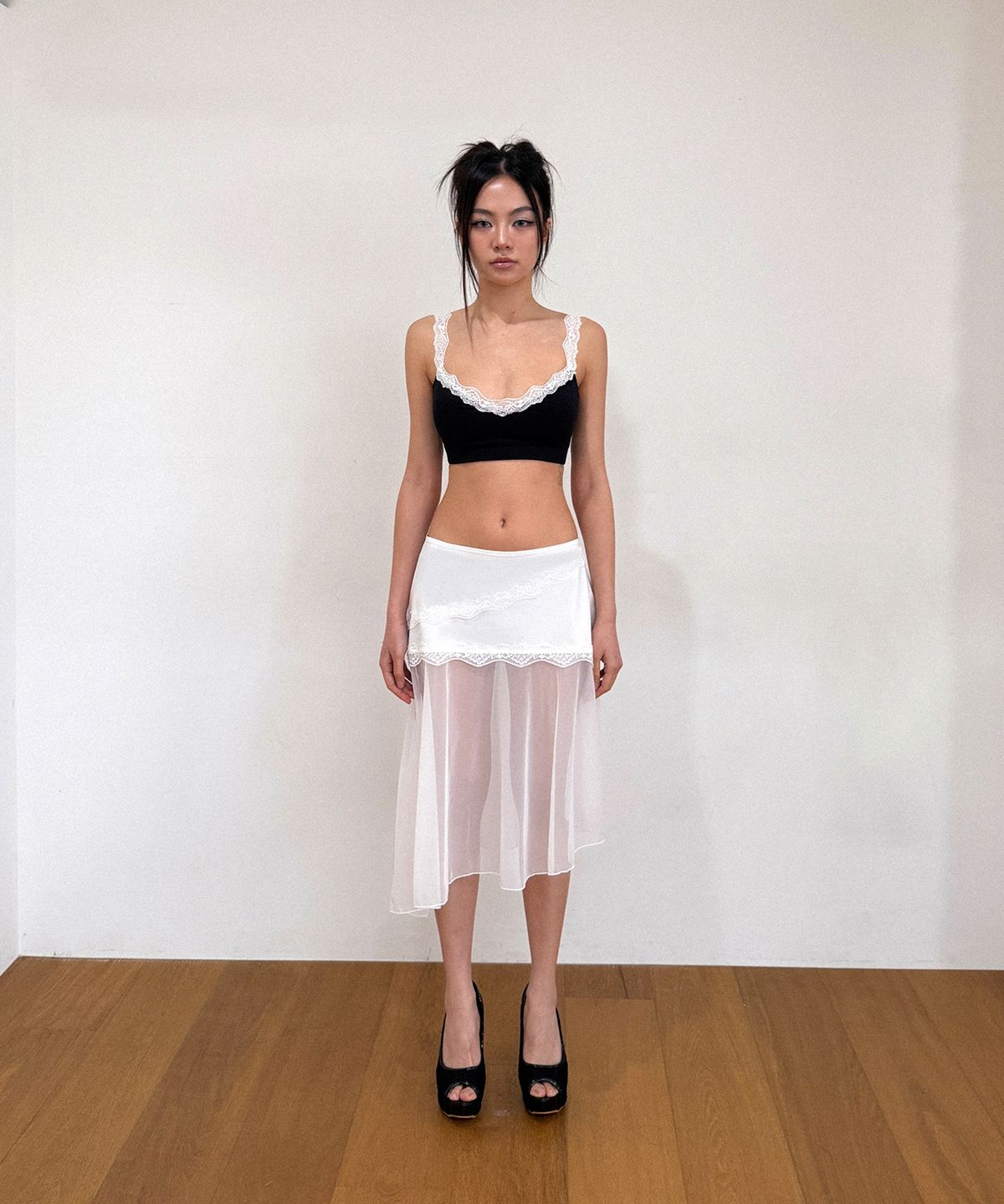 비나제이(VINAJ) 레이스 다이애그널 시스루 스커트 커버업 (White)