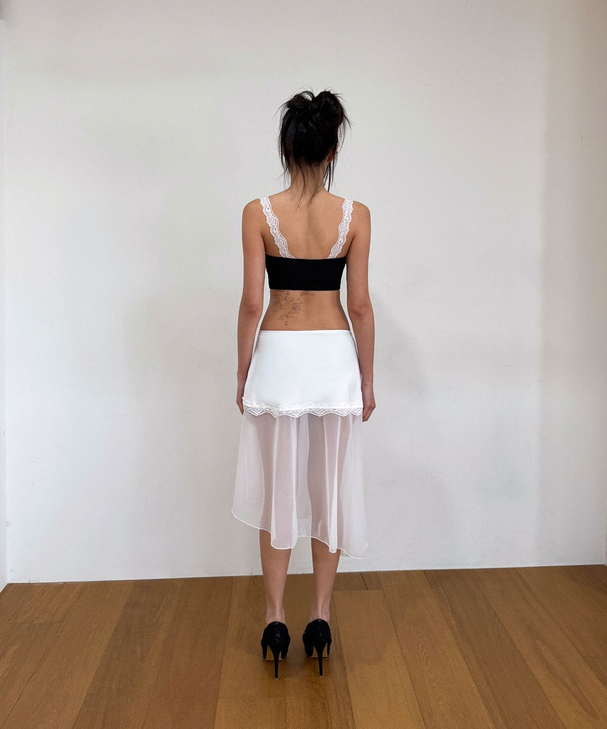 비나제이(VINAJ) 레이스 다이애그널 시스루 스커트 커버업 (White)