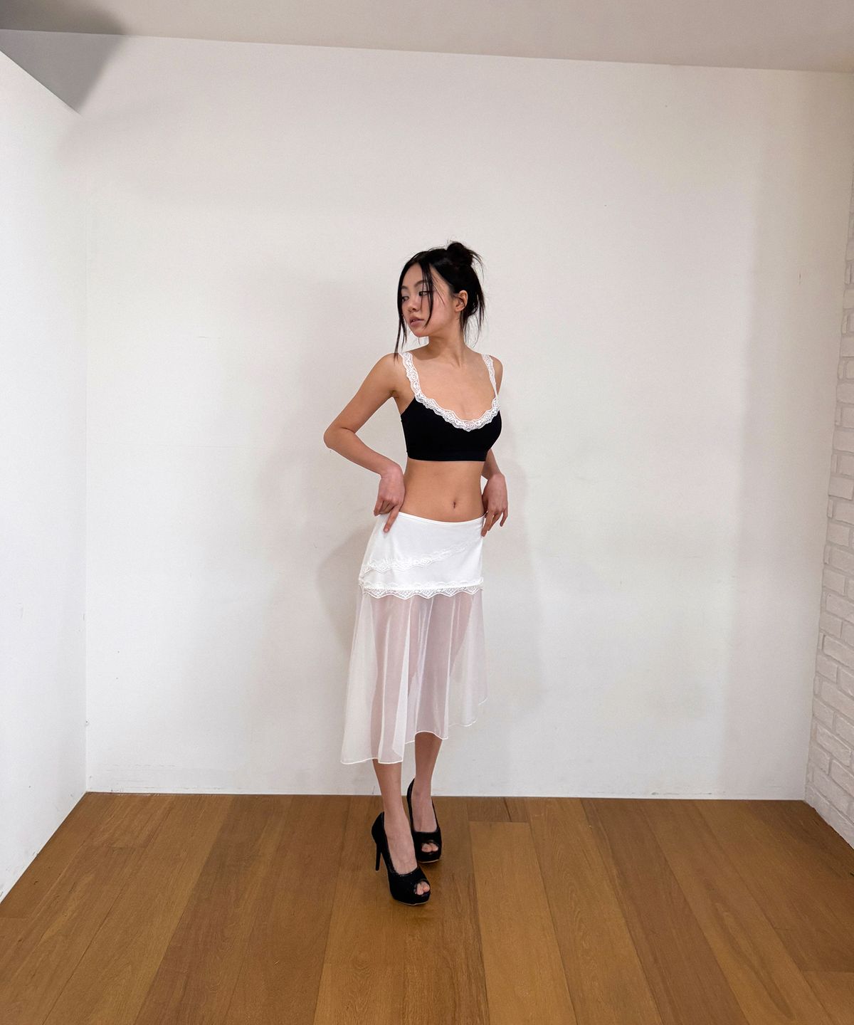 비나제이(VINAJ) 레이스 다이애그널 시스루 스커트 커버업 (White)