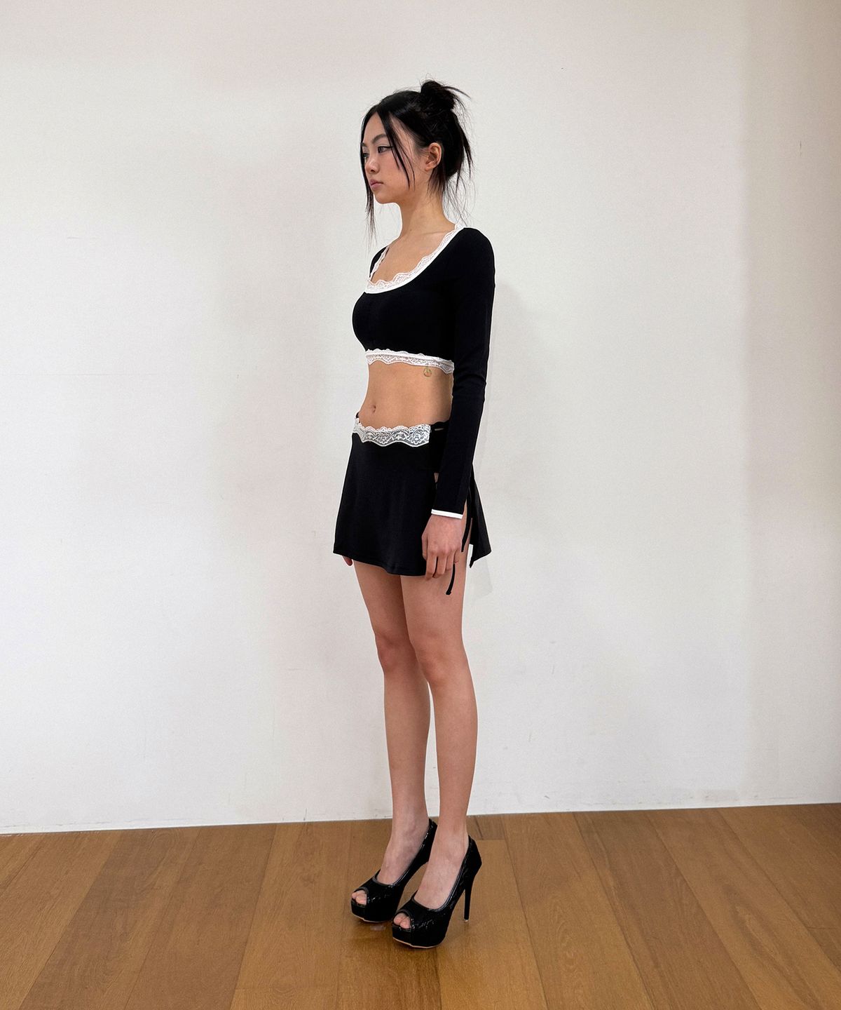 비나제이(VINAJ) 레이스 라인 스커트 커버업 (Black)