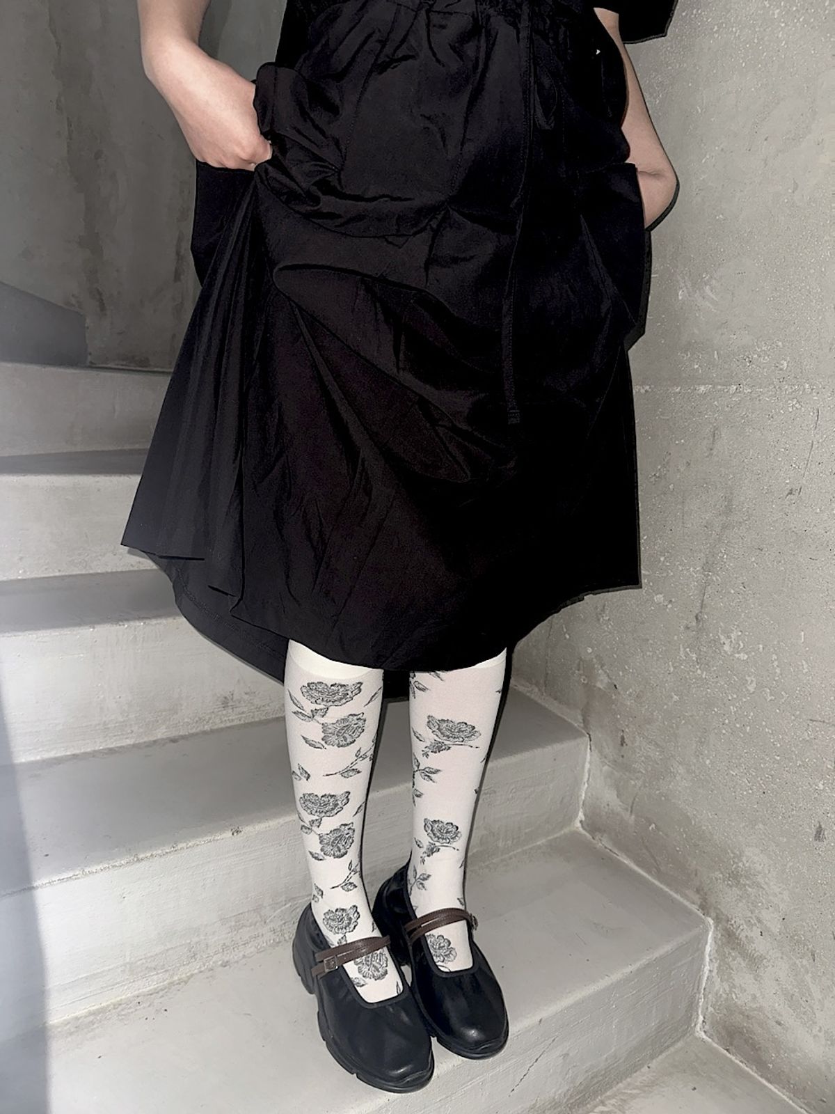 아포엠(APOEM) Flower Sheer Knee Socks(2C)